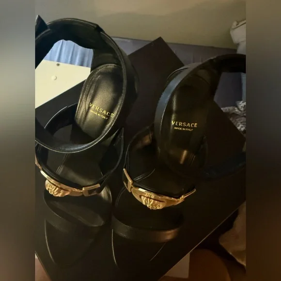 Versace stilettos - Picture 5 of 13